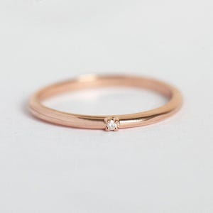 Bague diamant fine et délicate en or rose