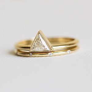 Modern triangle diamond ring set, triangle diamond set with eternity diamond band image 4