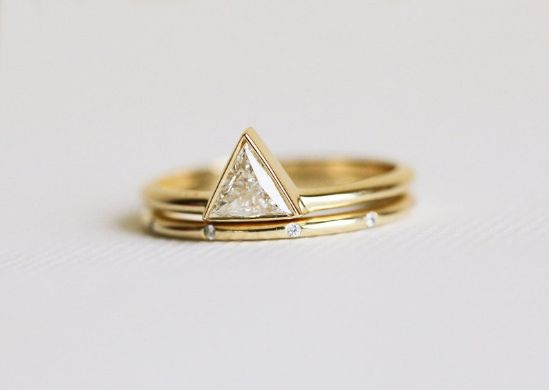 Modern triangle diamond ring set, triangle diamond set with eternity diamond band image 4