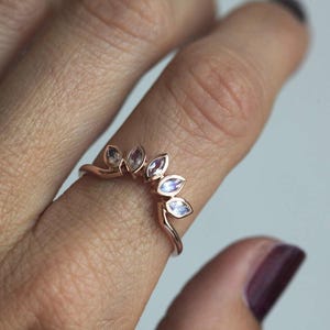 Rosegold Regenbogen Mondstein Ehering, Floraler Mondstein Ring in 14k Rosegold, Mondstein-Blatt-Band