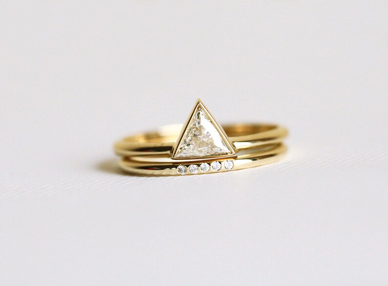 Modern triangle diamond ring set, triangle diamond set with eternity diamond band image 5