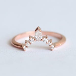 Alianza de diamantes, anillo de corona de diamantes, anillo de diamantes curvo, banda de diamantes curva, anillo de bodas de diamantes, banda de diamantes anidada imagen 5