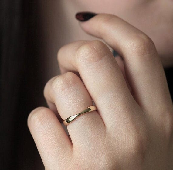 イエローゴールドの結婚指輪、ゴールドのレディース結婚指輪、シンプル 