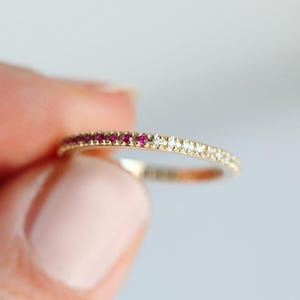 Anillo de rubí de eternidad, anillo de rubí con diamantes, anillo de rubí con micropavé de diamantes, anillo con micropavé imagen 5