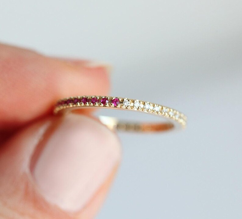 Anillo de rubí de eternidad, anillo de rubí con diamantes, anillo de rubí con micropavé de diamantes, anillo con micropavé imagen 5