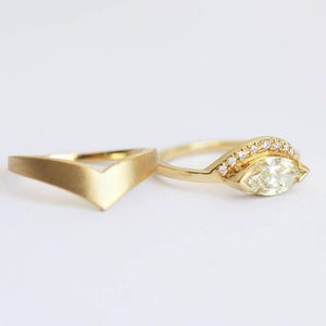 Anillo de diamantes amarillos, anillo de oro en forma de V con anillo de diamantes amarillos, anillo de diamantes amarillo claro con banda de bodas curva, Minimalvs imagen 4