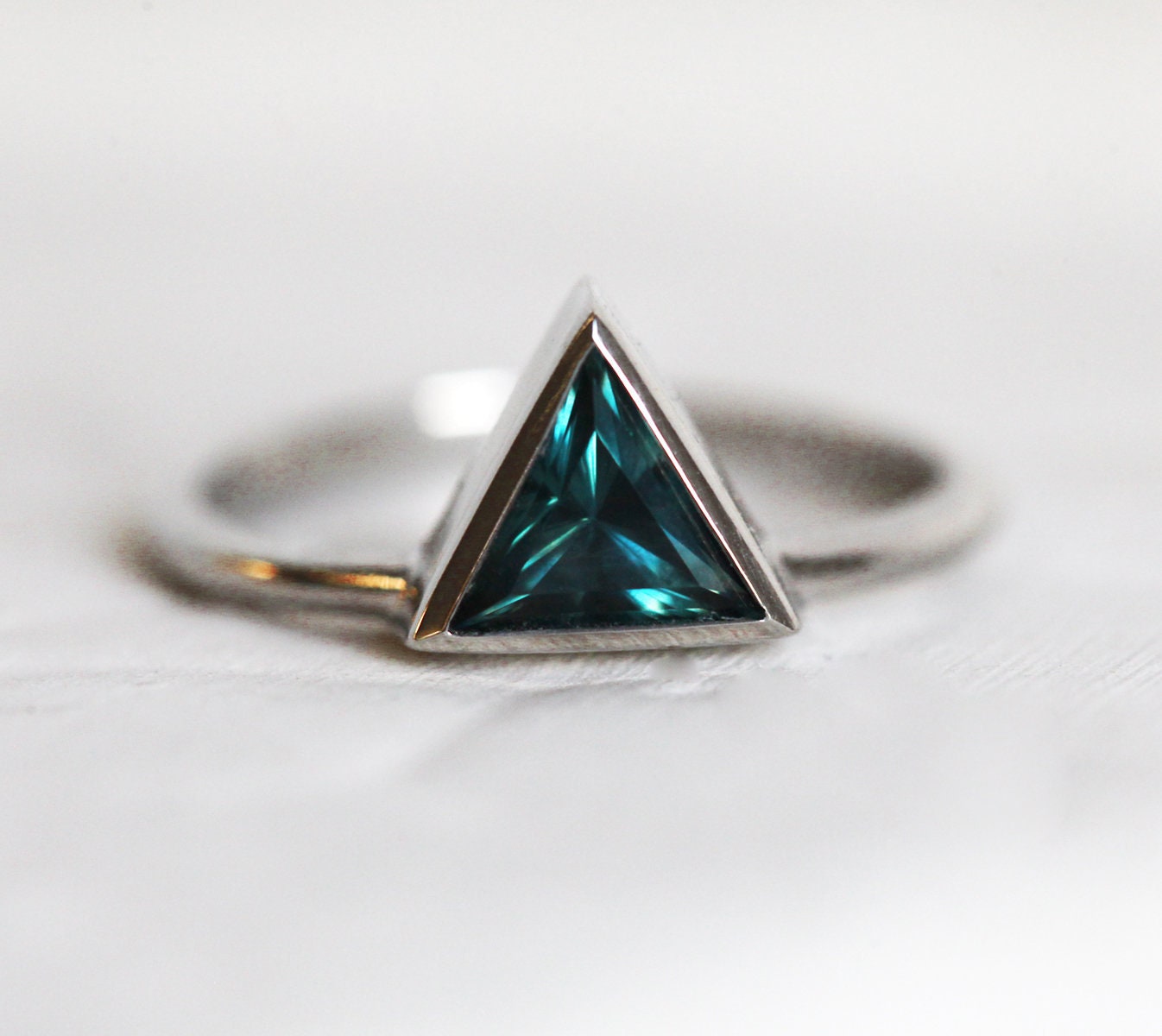 Triangle sapphire ring deals