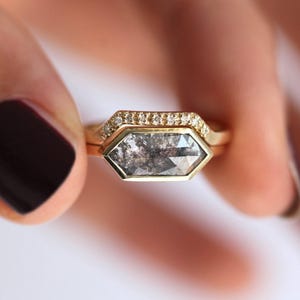 Salt Pepper Diamond Ring Set, Hexagon Diamond Engagement Ring, Rustic Geometric Diamond Wedding Set bz Minimalvs