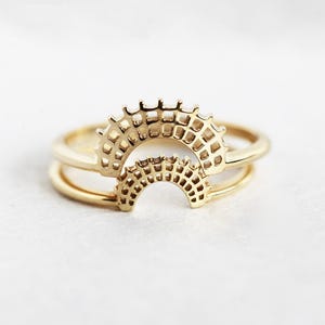 Gold curved lace band, gold matching band