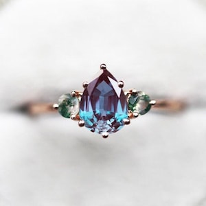 Pear alexandrite ring, Three stone engagement ring, Alexandrite moss agate ring, Unique engagement Ring, 14k rose gold