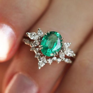 Vera Emerald Engagement Ring Set, Emerald diamond ring set with side marquise diamonds image 2