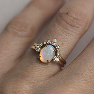 Alianza de diamantes, anillo de corona de diamantes, anillo de diamantes curvo, banda de diamantes curva, anillo de bodas de diamantes, banda de diamantes anidada imagen 4