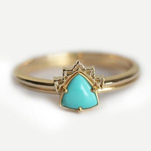 Conjunto de boda turquesa, anillo de turquesa trillón con banda de oro curva, anillo de compromiso de turquesa de oro, anillo de compromiso de oro amarillo de 18 k