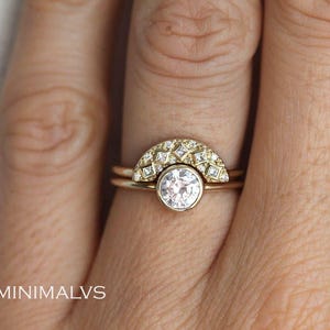 Artdeco diamond ring set, round diamond ring with Curved artdeco diamond band, Round solitaire diamond ring