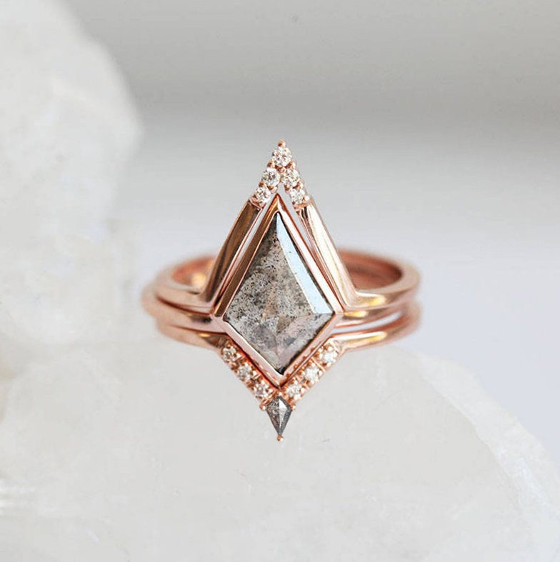 A Las Mujeres Les Encantan Los Anillos Exquisitos Geometría A Las Mujeres Les Encantan Los Anillos Exquisitos Geometría