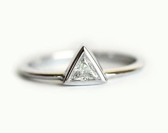 Triangle Diamond Ring White Gold, Modern Solitaire Diamond Ring with Triangle Diamond, Pointed Diamond Ring