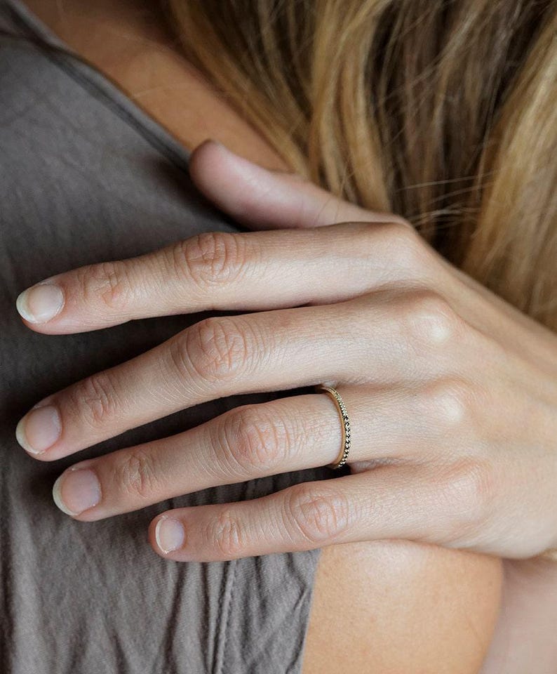 Anillo de rubí de eternidad, anillo de rubí con diamantes, anillo de rubí con micropavé de diamantes, anillo con micropavé imagen 9