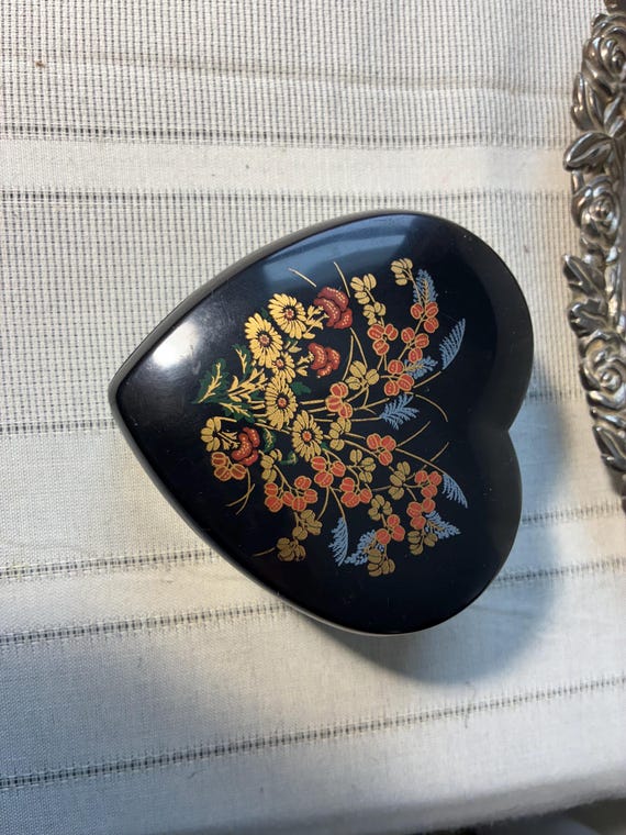 Set of 3 heart shaped nesting boxes. Trinket jewe… - image 6