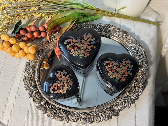 Set of 3 heart shaped nesting boxes. Trinket jewe… - image 1