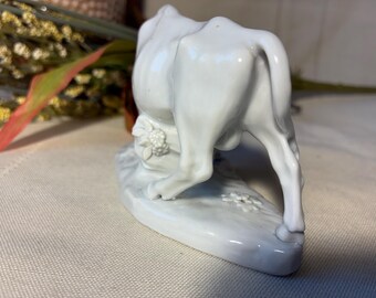  Bulls&Bears 置物 ホワイトポーセリン Antique Meissen Porcelain Bull. All White, Crossed Swords Marking