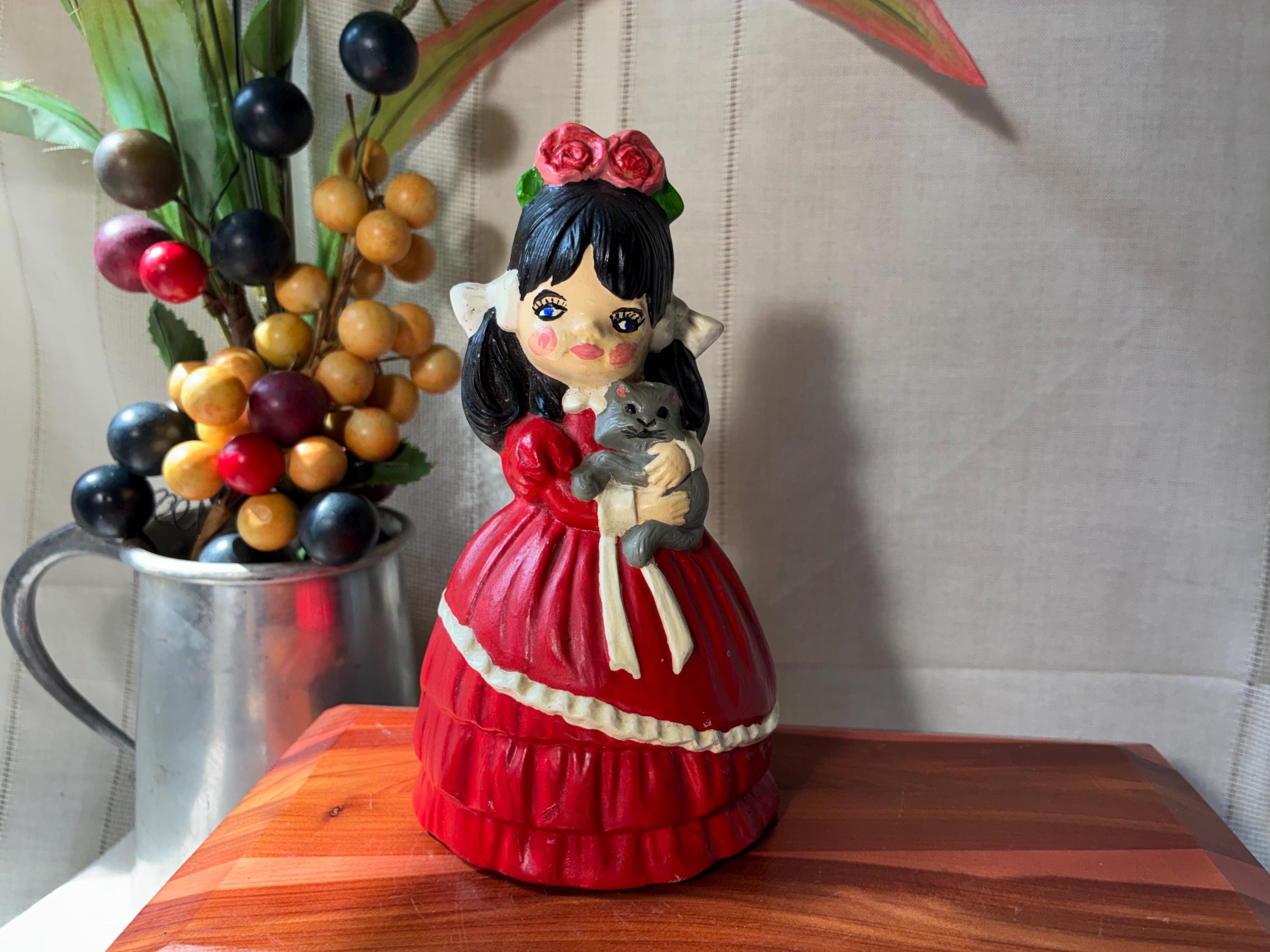   赤いドレスの女性像 陶器製置物 England Girl in Red Dress Ceramic Figurine Vintage - Etsy