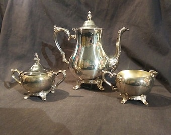 WM Rogers Silverplate teapot, Cream, and Sugar set. Beautiful vintage silver plated, 3 piece set. Includes Free Shipping!