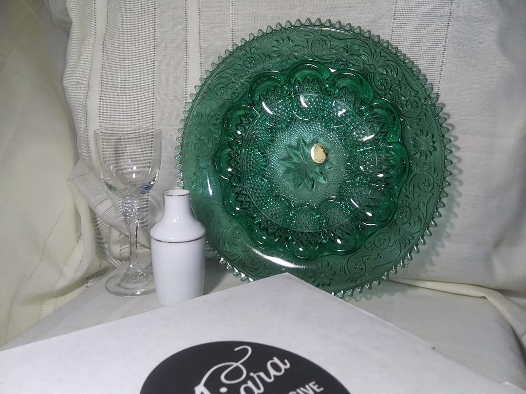 Beautiful Indiana Tiara Exclusive Spruce Green Sandwich Glass Egg Plate ...