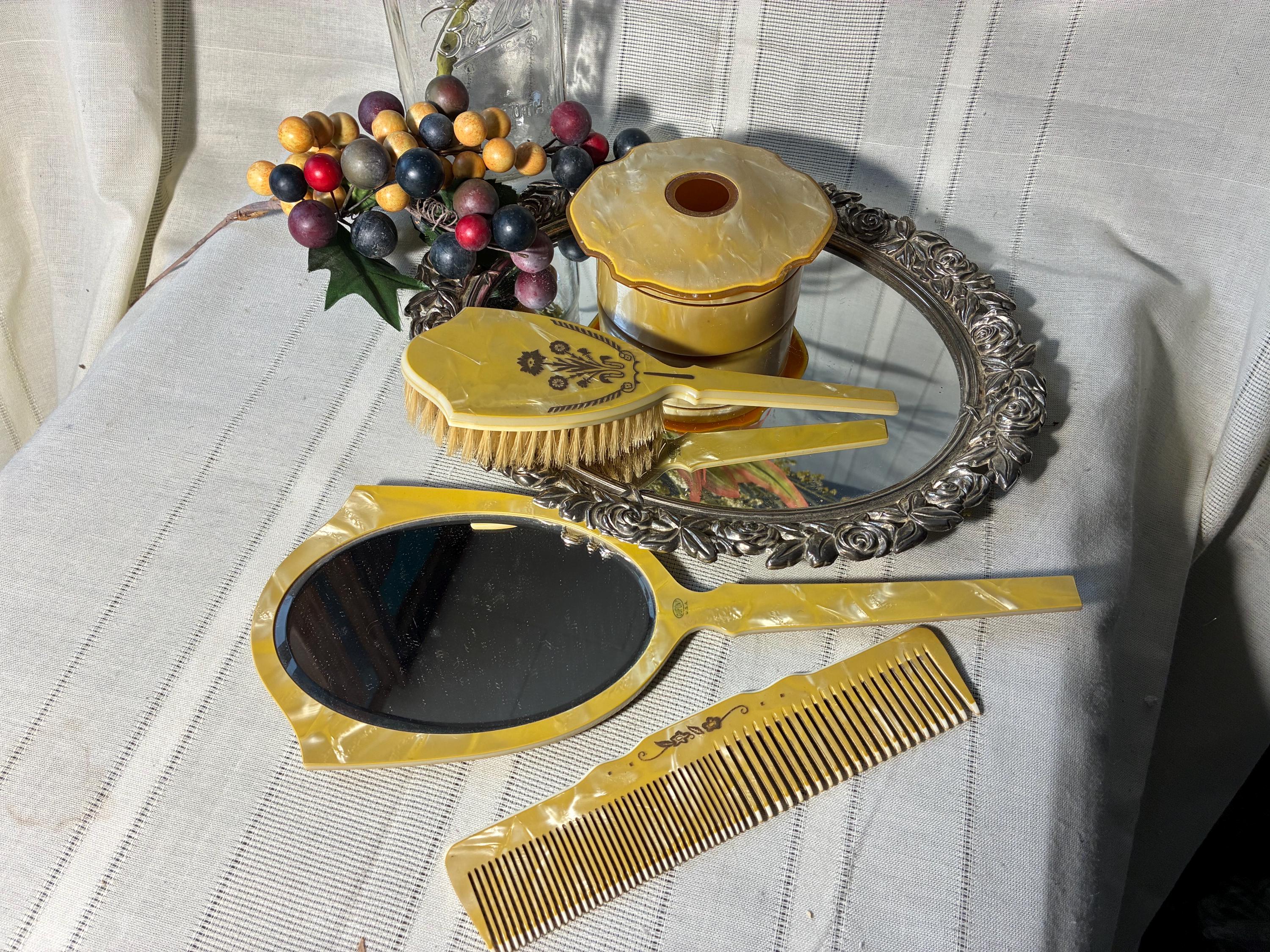 Dupont Vanity Set - Etsy display picture 3