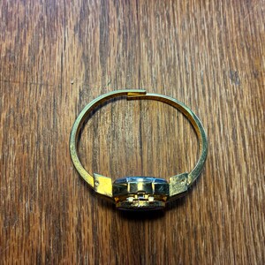 Pretty, delicate vintage ladies watch, Swiss made by Daltos. Enamel floral on Gold tone. Bracelet style, spring closure. Free Shipping! image 14