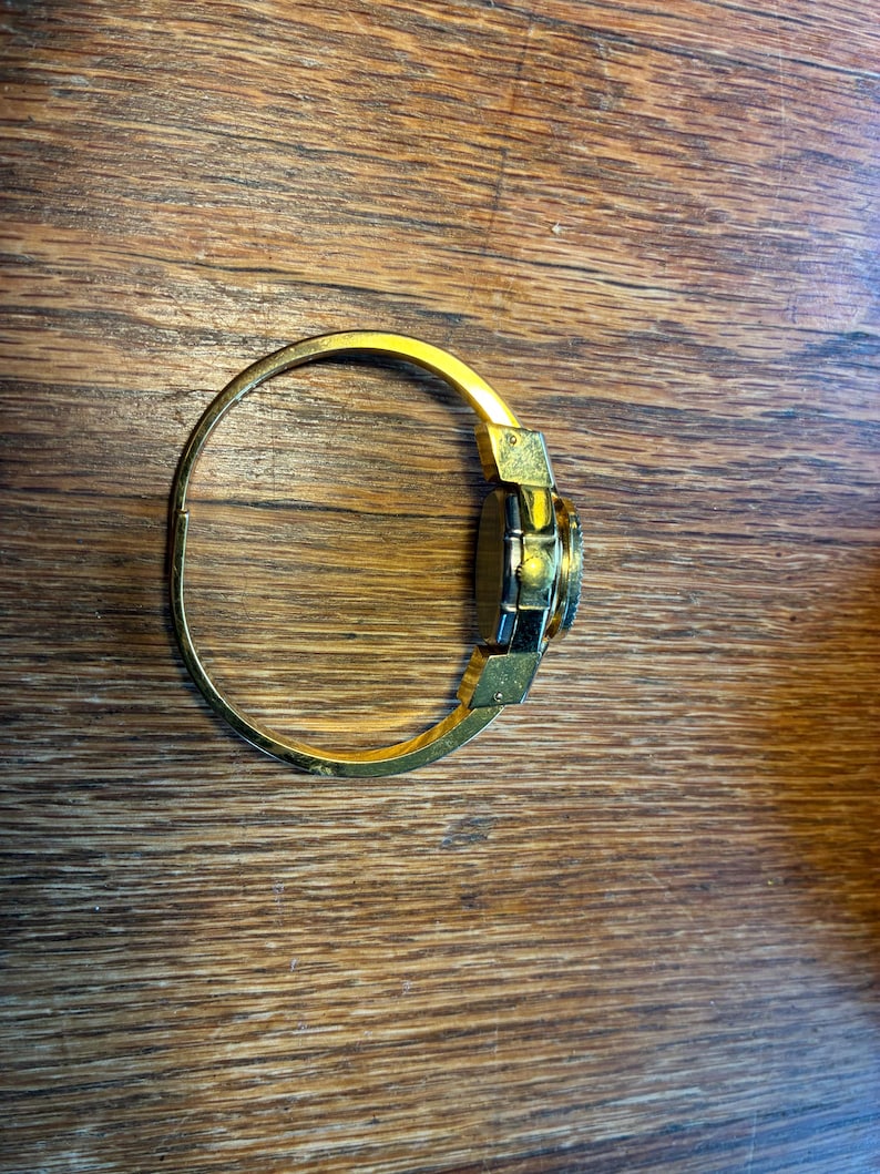 Pretty, delicate vintage ladies watch, Swiss made by Daltos. Enamel floral on Gold tone. Bracelet style, spring closure. Free Shipping! image 13