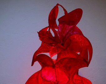 Red Samurai by #PaperPetuum - vloer/tafel/plafond rood licht lamp. Handgemaakt door Ania Werner