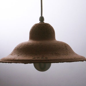 UFO - piccola lampada in carta riciclata. Eco completamente riciclabile all'infinito.