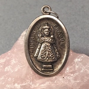 Infant Prague Medal Child Jesus Christ Pendant Catholic Charm Italy Religious Sacred Heart Protection Gift