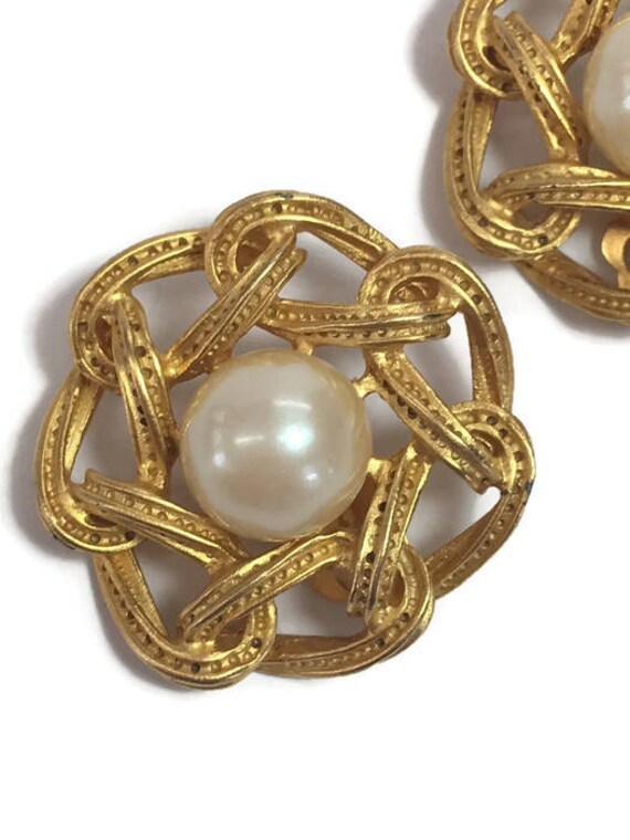 Richelieu Earrings Gold Pearl Large Clip Ons Vint… - image 2