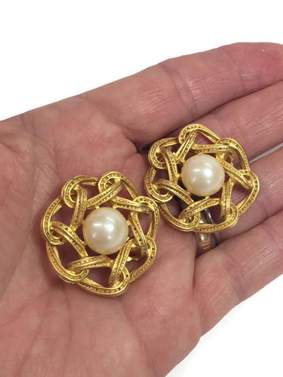 Richelieu Earrings Gold Pearl Large Clip Ons Vint… - image 9