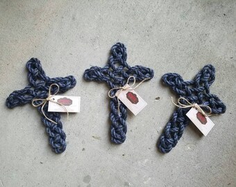 Croix avec corde torsadée, croix murale, décoration d'intérieur religieuse, oeuvre d'art sur la corde, décoration rustique, cadeau unique, baptême, cadeau de baby shower