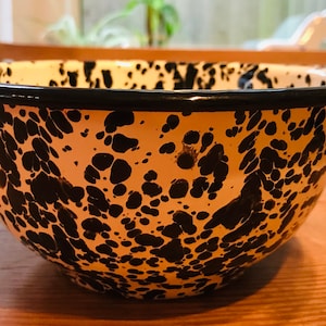 Enamel splatter bowl/pudding basin black and white image 7