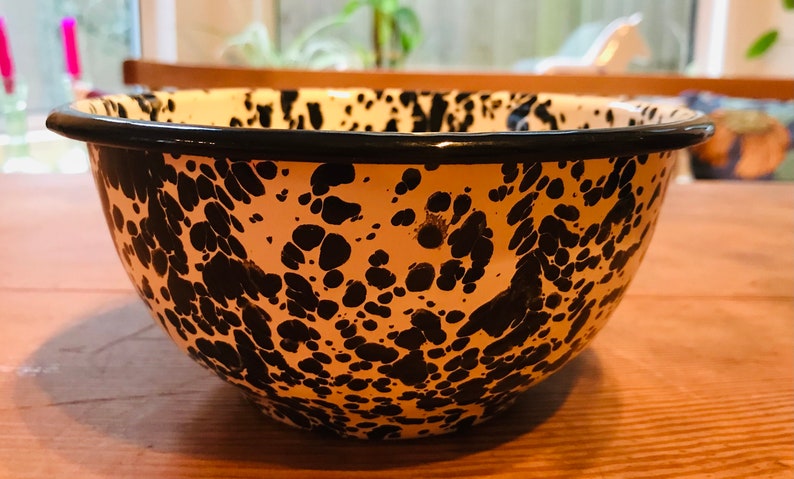 Enamel splatter bowl/pudding basin black and white image 7