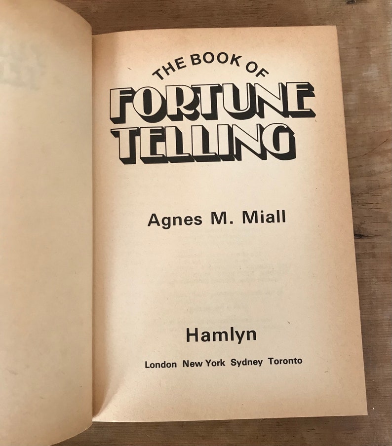 The book of fortune telling Agnes M Miall 1972 image 3