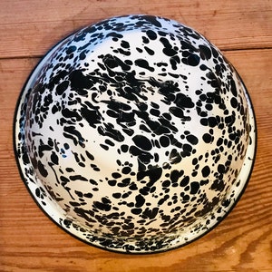 Enamel splatter bowl/pudding basin black and white image 5
