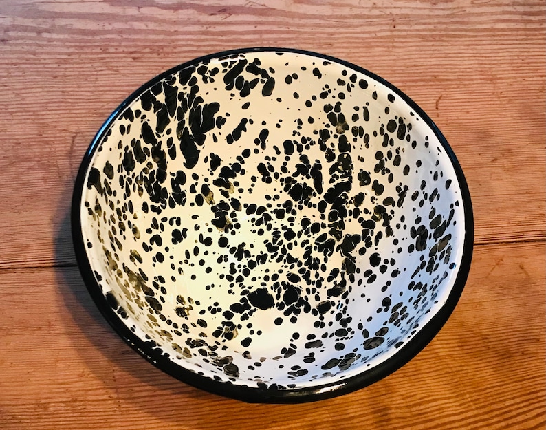 Enamel splatter bowl/pudding basin black and white image 2