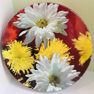Vintage circular tin with floral design