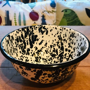 Enamel splatter bowl/pudding basin black and white image 1