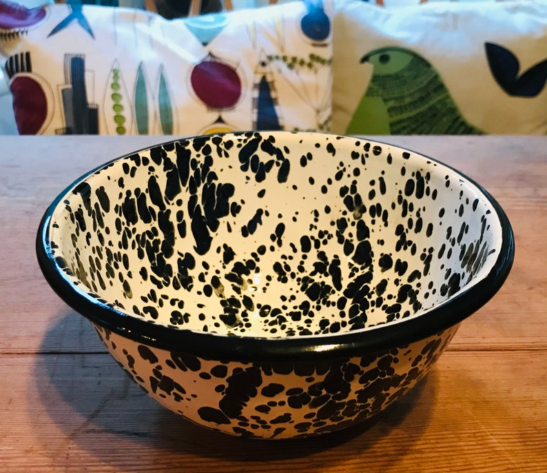 Enamel splatter bowl/pudding basin black and white image 1