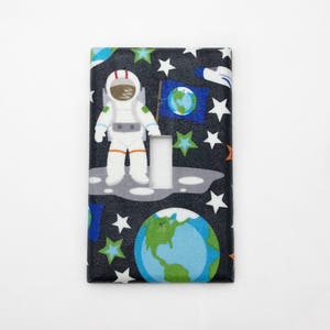 Space Man Light Switch Plate Cover / Outlet Cover / Bedroom / Home Decor / Baby Shower Gift / Nursery Decor / Kid's Room / Astronaut / Earth
