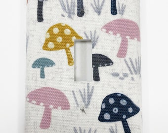 Cubierta de tela para interruptor de luz con diseño de hongo: decoración infantil