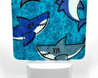 Sharks Night Light / Chauffe de maison / Idée cadeau / Chambre / Lampe de nuit enfichable / Décoration intérieure / LED / Automatique / Océan / Mer / Animaux