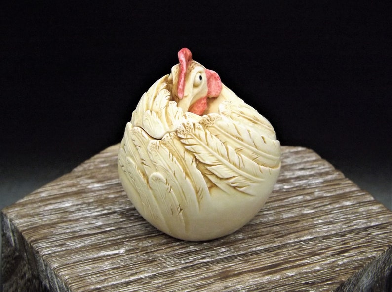 With original box. Excellent condition Retired Harmony Kingdom Roly Poly Rush/' Rooster Figurine