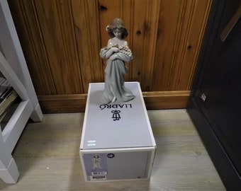 Lladro “basket of Love” 7622 Porcelain Figurine Mint Condition in