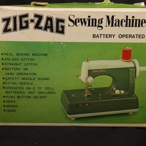 Vtg Zig Zag Sew-ette Mini Portable Sewing Machine 